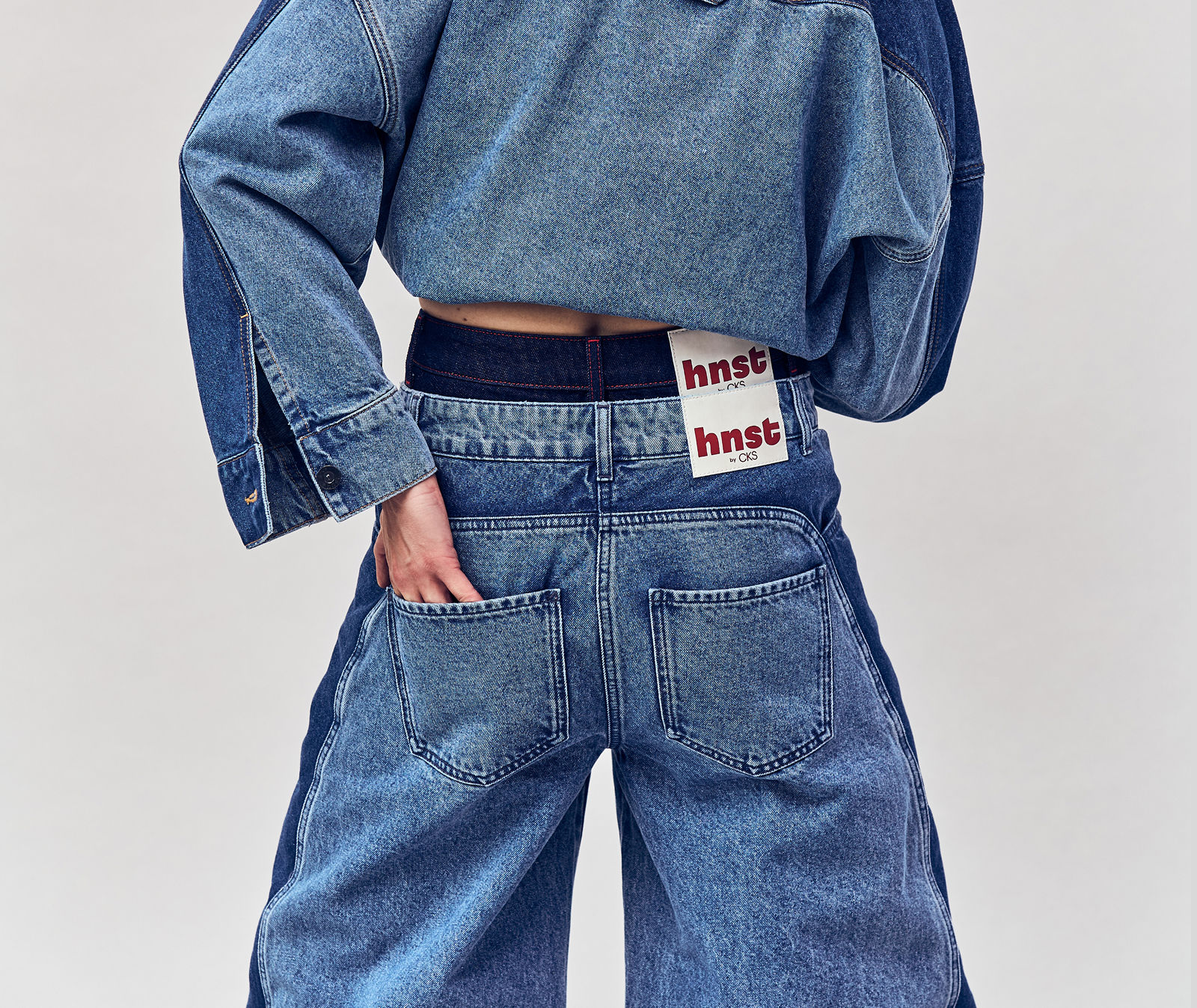 Model in de HNST by CKS jeanscollectie